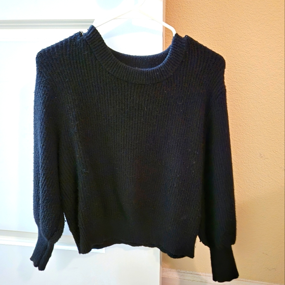 Black sweater (M)